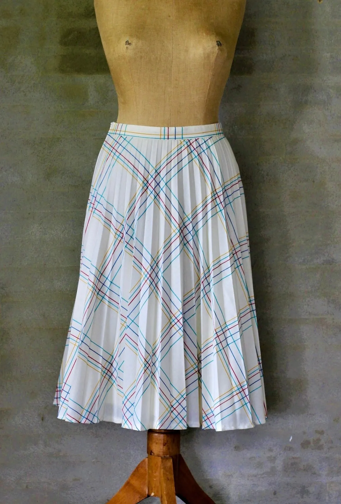 1970s High Waisted Pleated Skirt//Size S