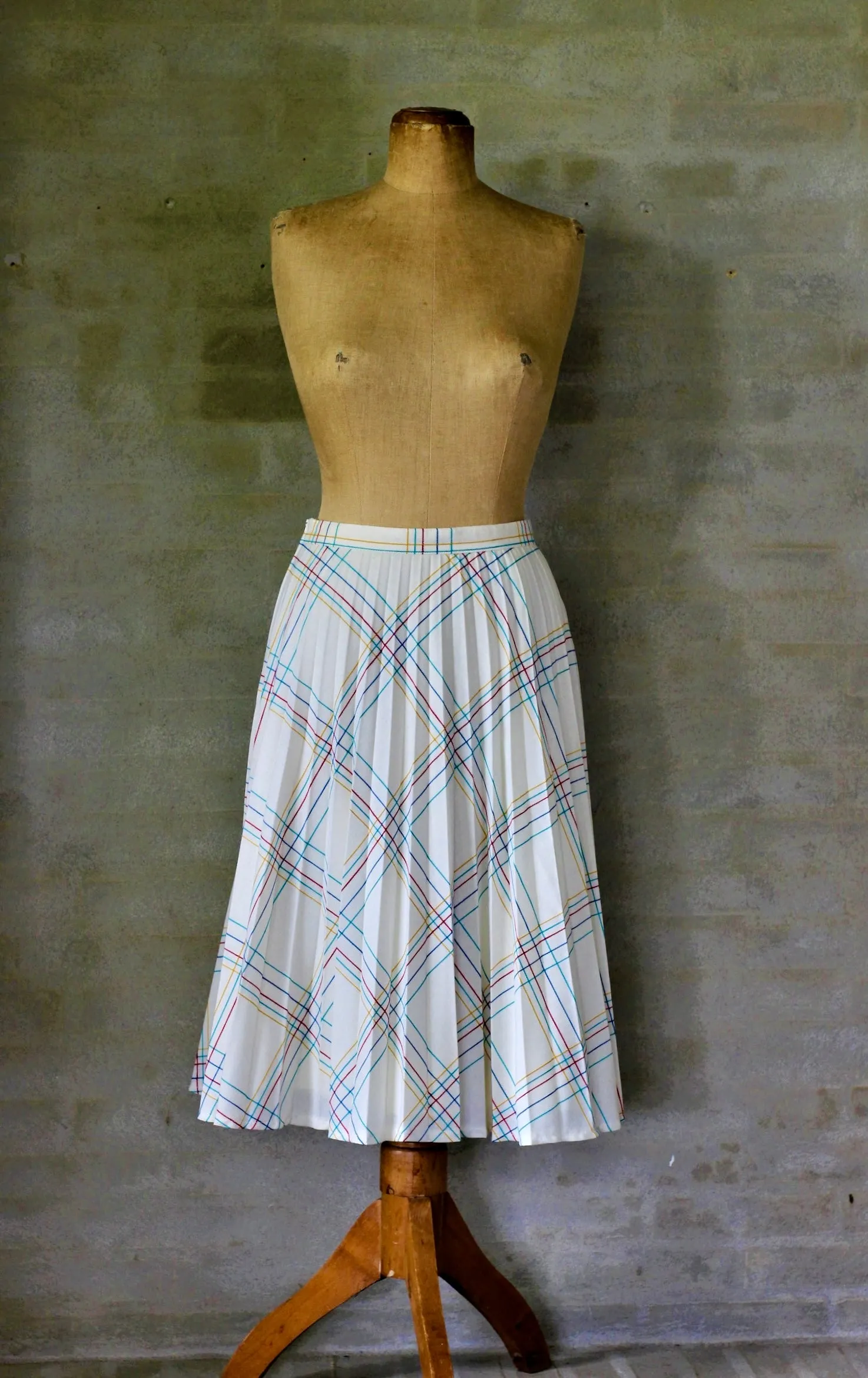 1970s High Waisted Pleated Skirt//Size S