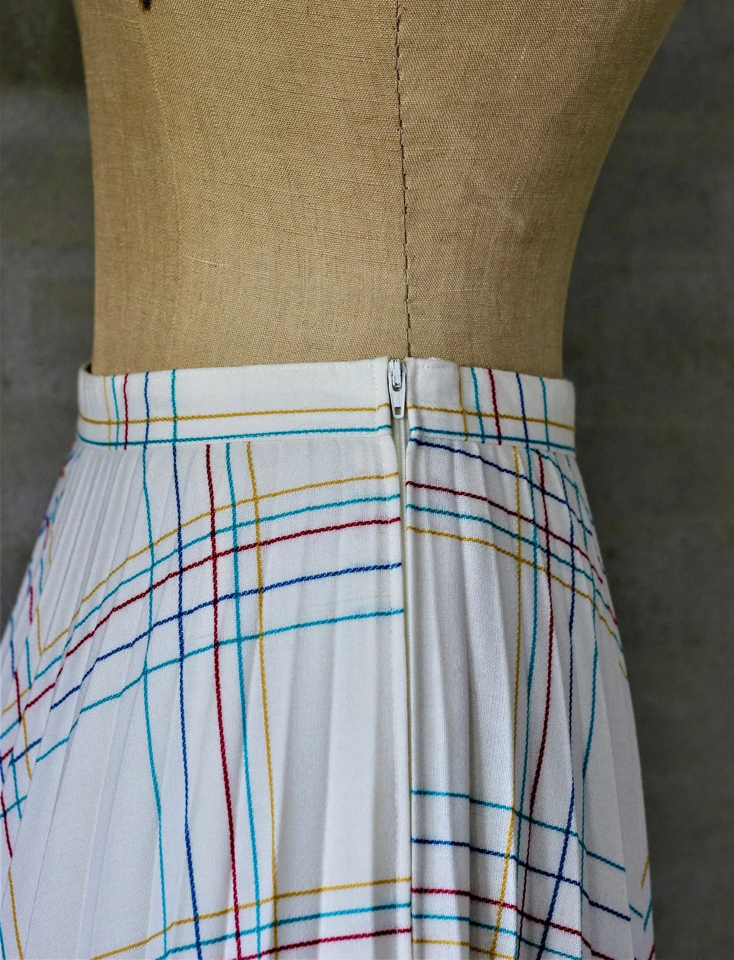 1970s High Waisted Pleated Skirt//Size S